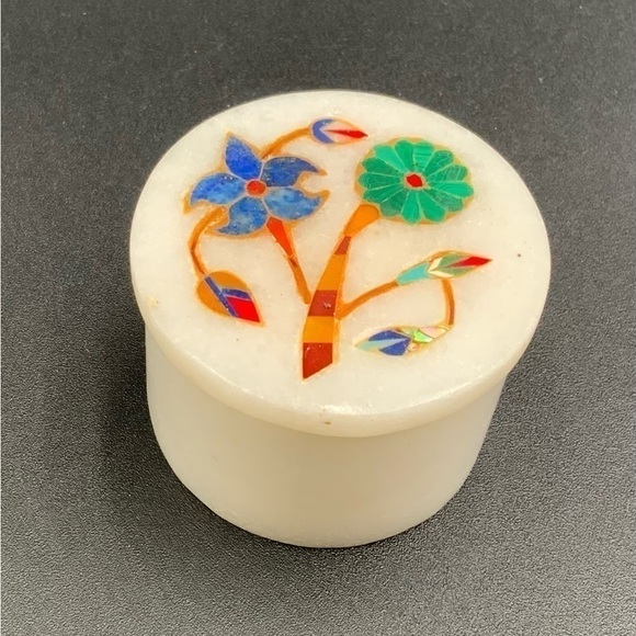 White Marble Round Trinket Box w/ Floral Inlay - Picture 1 of 5